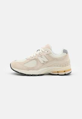 Zapatilla New Balance 2002 RCC en Beige para Mujer