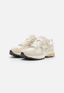Zapatilla New Balance 2002 RCC en Beige para Mujer