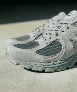 Zapatilla New Balance 2002 en Gris para Hombre